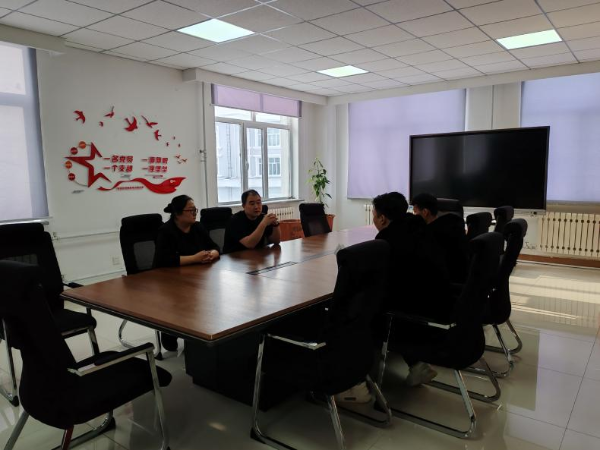 扎賚諾爾區就業服務中心企業咨詢覓良策 政企攜手促發展